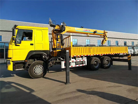 17.8 M  6x4 Howo Crane Truck Hydraulic Arm 360° Continuous Boom Rotation